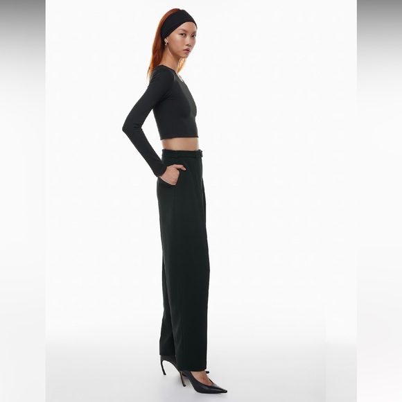 Babaton Ribbed Contour Crew Cropped Longsleeve Top - Picture 12 of 14